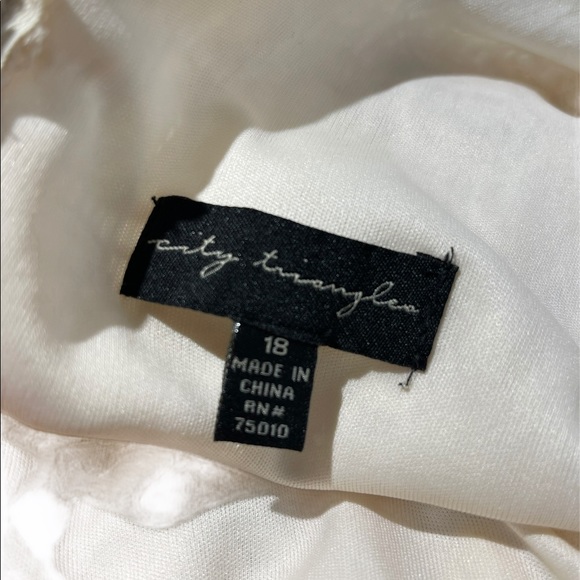 City triangles romper - Picture 4 of 11